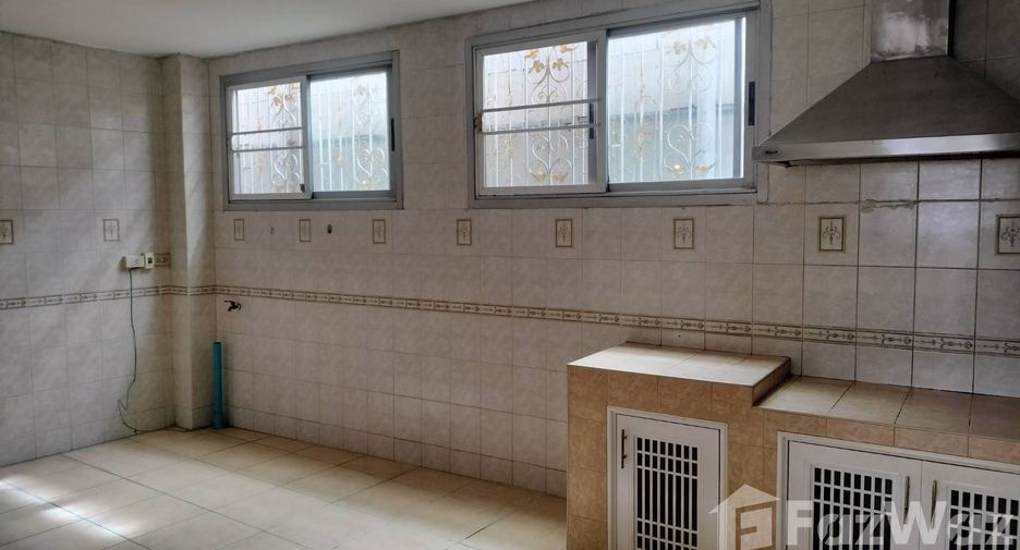 For sale 3 bedrooms townhouse in Khlong Sam Wa, Bangkok