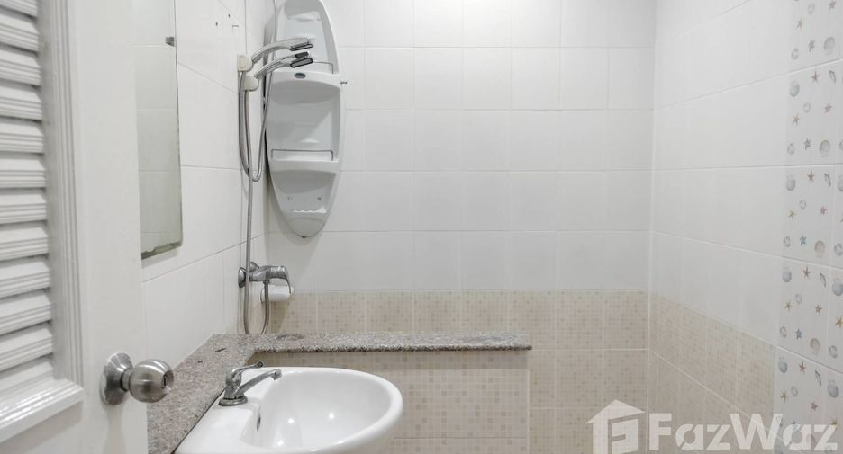 For sale 3 bedrooms townhouse in Khlong Sam Wa, Bangkok
