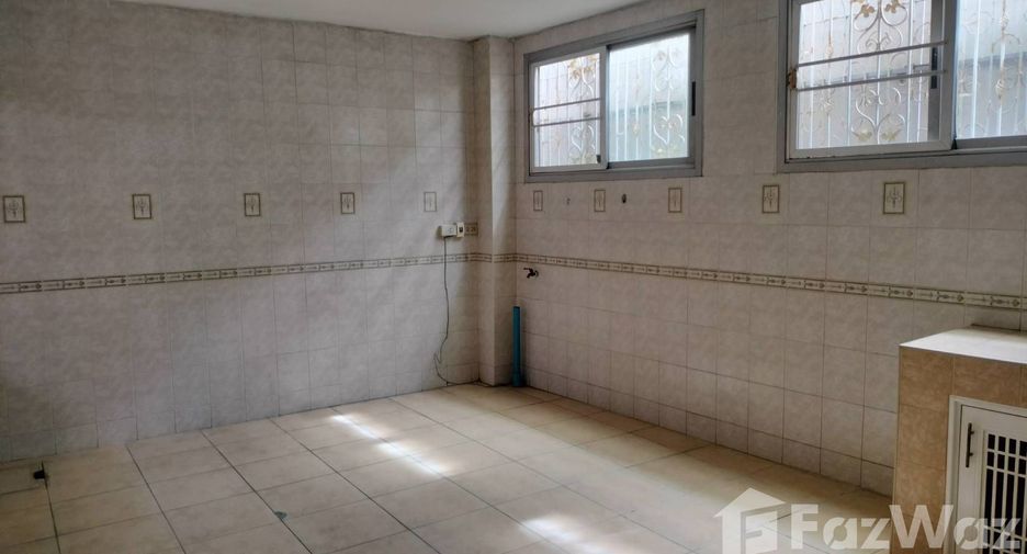 For sale 3 bedrooms townhouse in Khlong Sam Wa, Bangkok