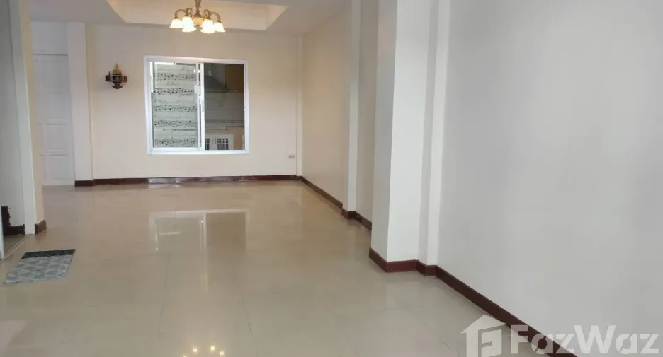For sale 3 bedrooms townhouse in Khlong Sam Wa, Bangkok