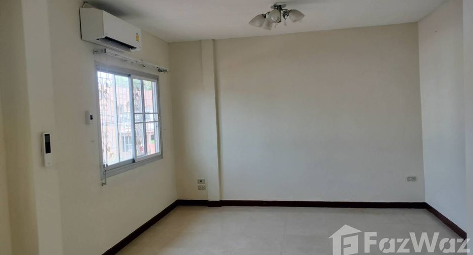 For sale 3 bedrooms townhouse in Khlong Sam Wa, Bangkok