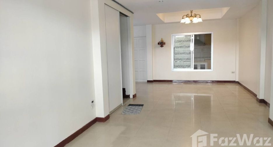 For sale 3 bedrooms townhouse in Khlong Sam Wa, Bangkok