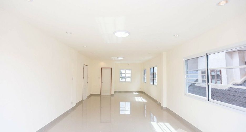 For sale 3 bedrooms house in Khan Na Yao, Bangkok