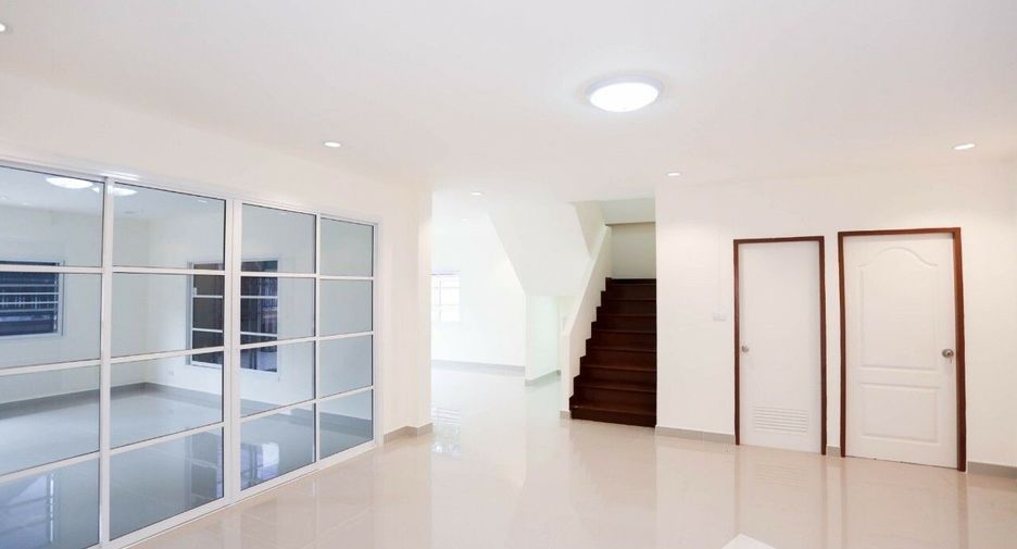 For sale 3 bedrooms house in Khan Na Yao, Bangkok