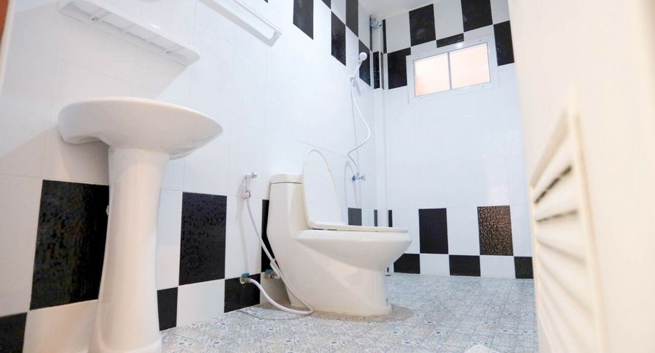 For sale 3 bedrooms house in Khan Na Yao, Bangkok