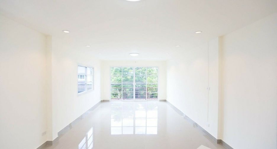 For sale 3 bedrooms house in Khan Na Yao, Bangkok