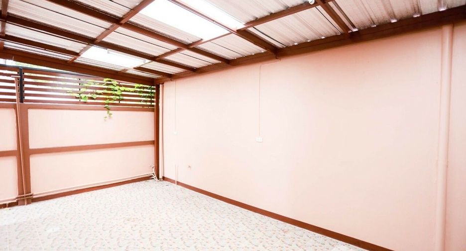 For sale 3 bedrooms house in Khan Na Yao, Bangkok