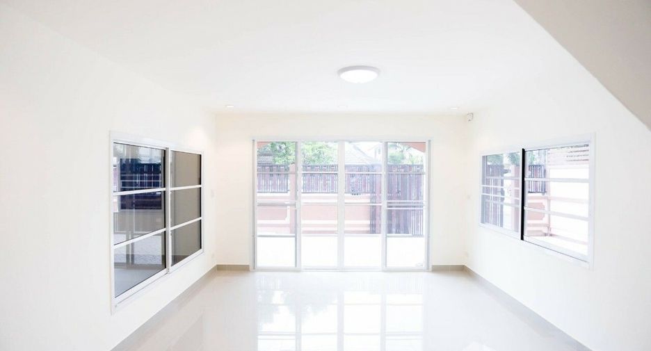 For sale 3 bedrooms house in Khan Na Yao, Bangkok