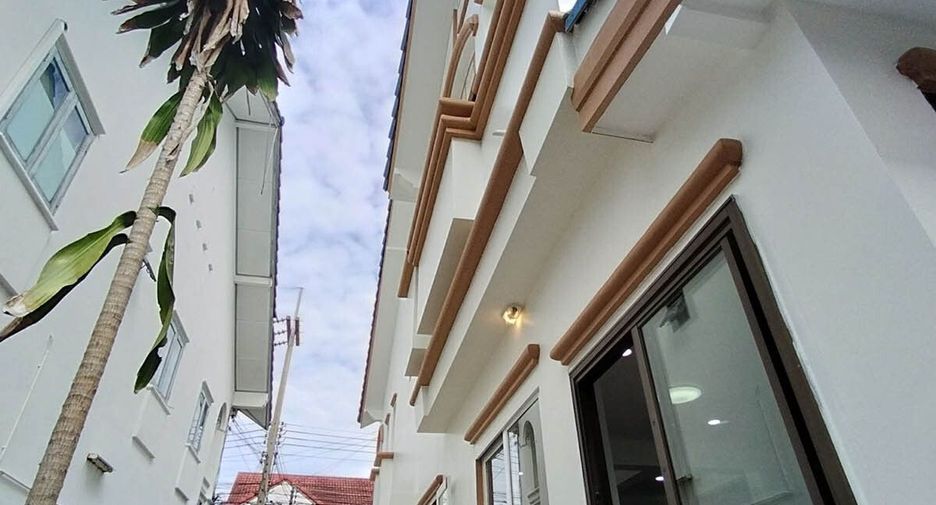 For sale 3 bedrooms townhouse in Mueang Samut Sakhon, Samut Sakhon