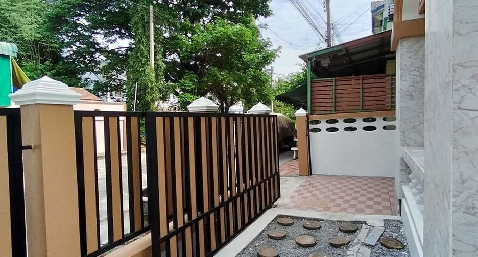For sale 3 bedrooms townhouse in Mueang Samut Sakhon, Samut Sakhon