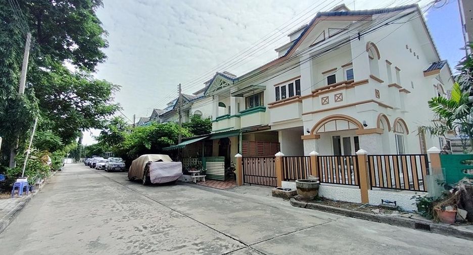 For sale 3 bedrooms townhouse in Mueang Samut Sakhon, Samut Sakhon