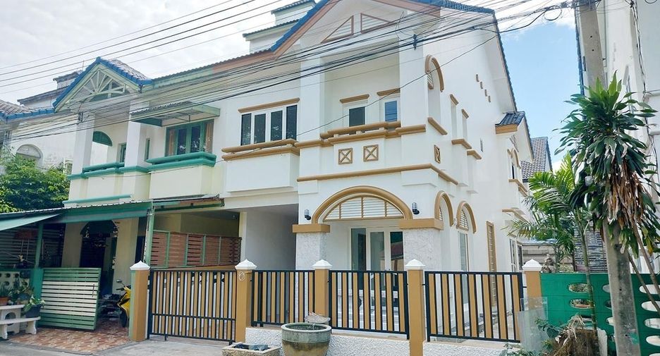 For sale 3 bedrooms townhouse in Mueang Samut Sakhon, Samut Sakhon