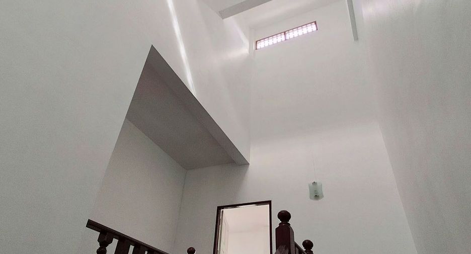 For sale 3 bedrooms townhouse in Mueang Samut Sakhon, Samut Sakhon