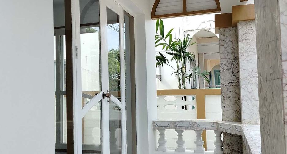 For sale 3 bedrooms townhouse in Mueang Samut Sakhon, Samut Sakhon