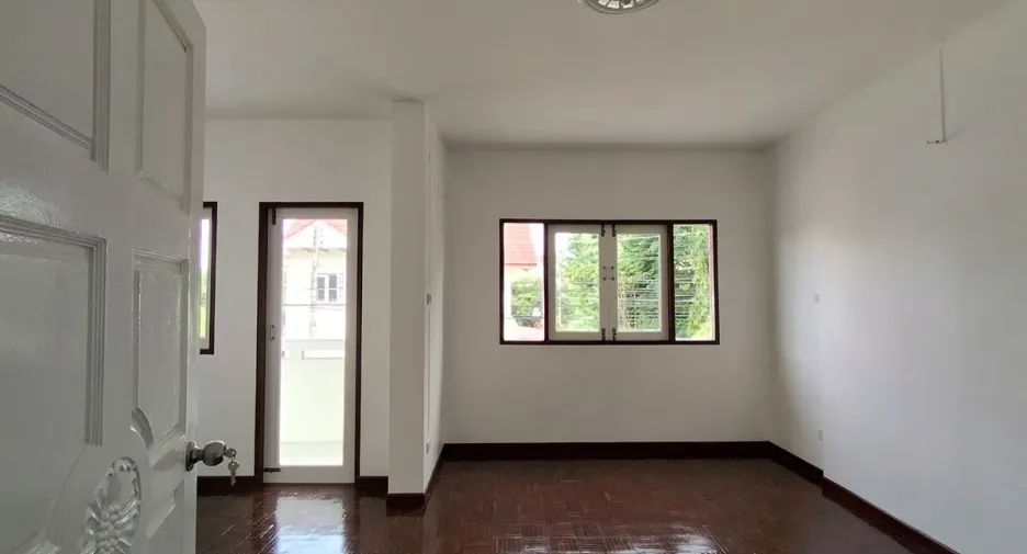 For sale 3 bedrooms townhouse in Mueang Samut Sakhon, Samut Sakhon