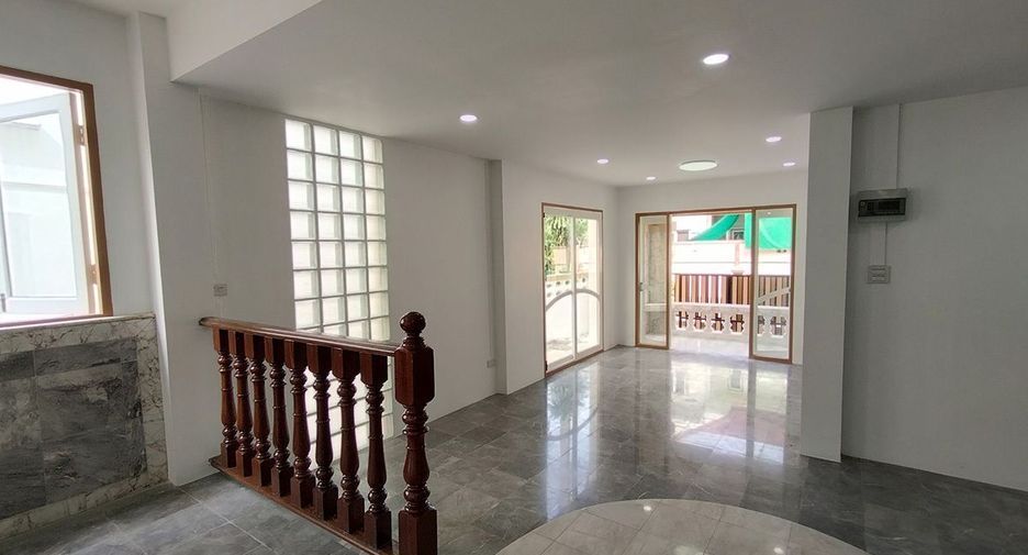 Продажа 3 спальни таунхаус в Mueang Samut Sakhon, Самутсакхон
