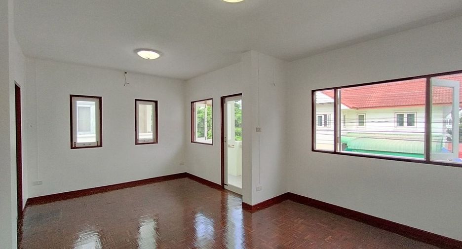 For sale 3 bedrooms townhouse in Mueang Samut Sakhon, Samut Sakhon