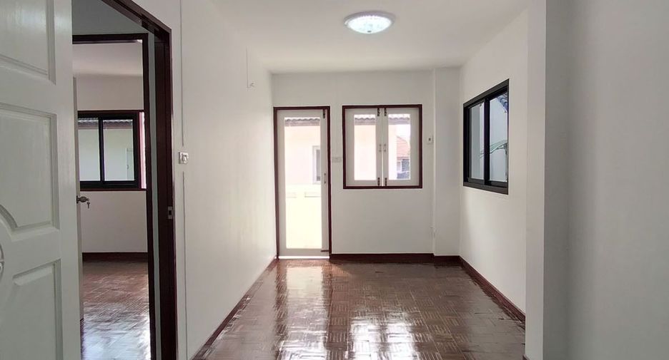 For sale 3 bedrooms townhouse in Mueang Samut Sakhon, Samut Sakhon