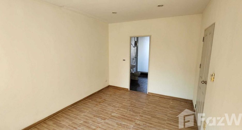 Reihenhaus zur Miete und zum Kauf mit 3 Zimmer in Pak Kret, Nonthaburi
