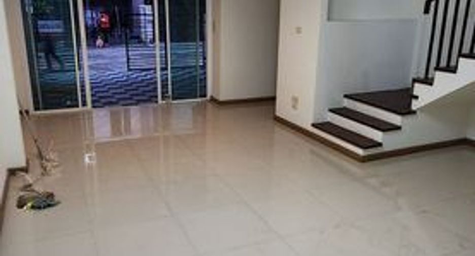 Reihenhaus zur Miete und zum Kauf mit 3 Zimmer in Pak Kret, Nonthaburi