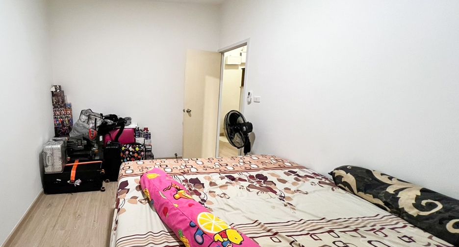For sale 3 bedrooms townhouse in Nong Khaem, Bangkok