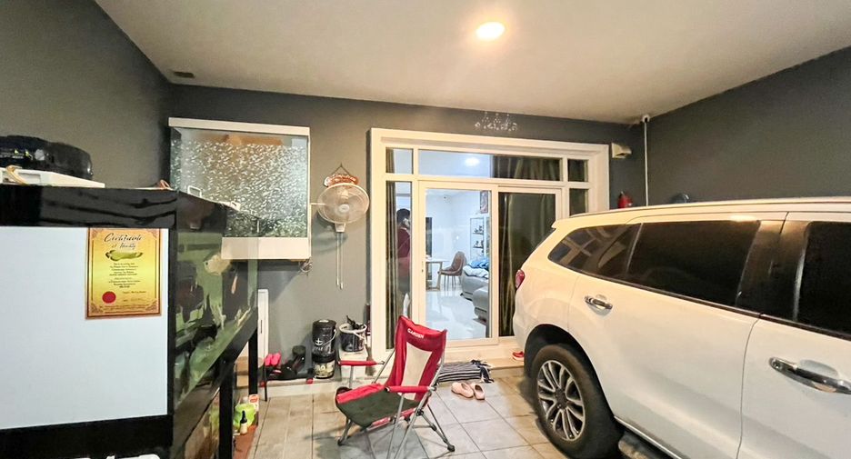 For sale 3 bedrooms townhouse in Nong Khaem, Bangkok