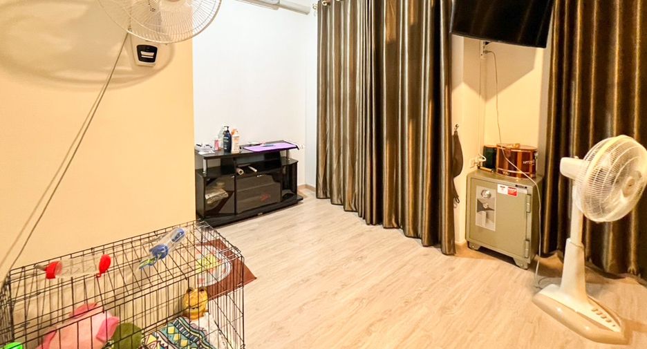 For sale 3 bedrooms townhouse in Nong Khaem, Bangkok