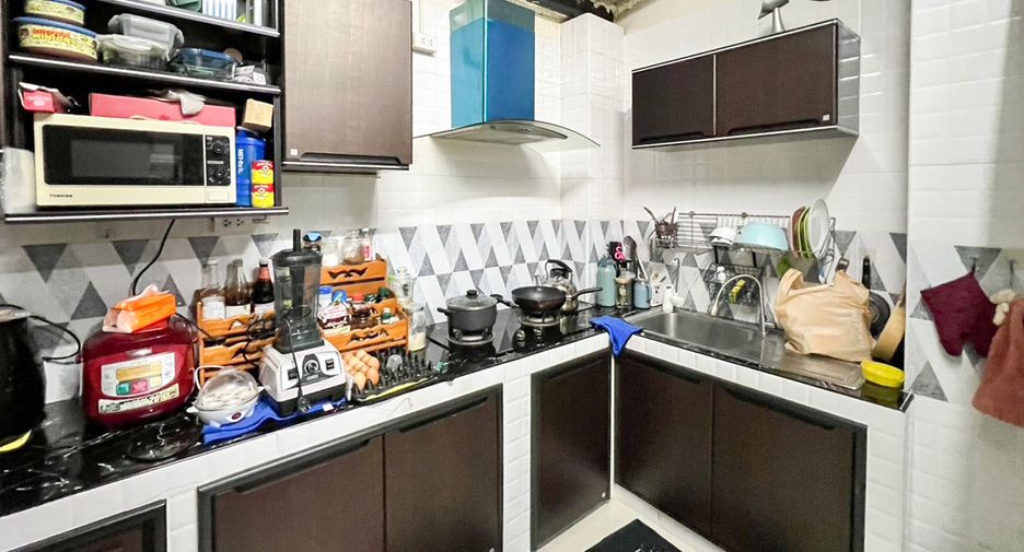 For sale 3 bedrooms townhouse in Nong Khaem, Bangkok