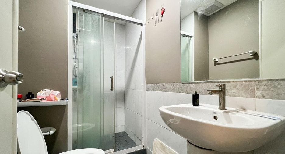 For sale 3 bedrooms townhouse in Nong Khaem, Bangkok