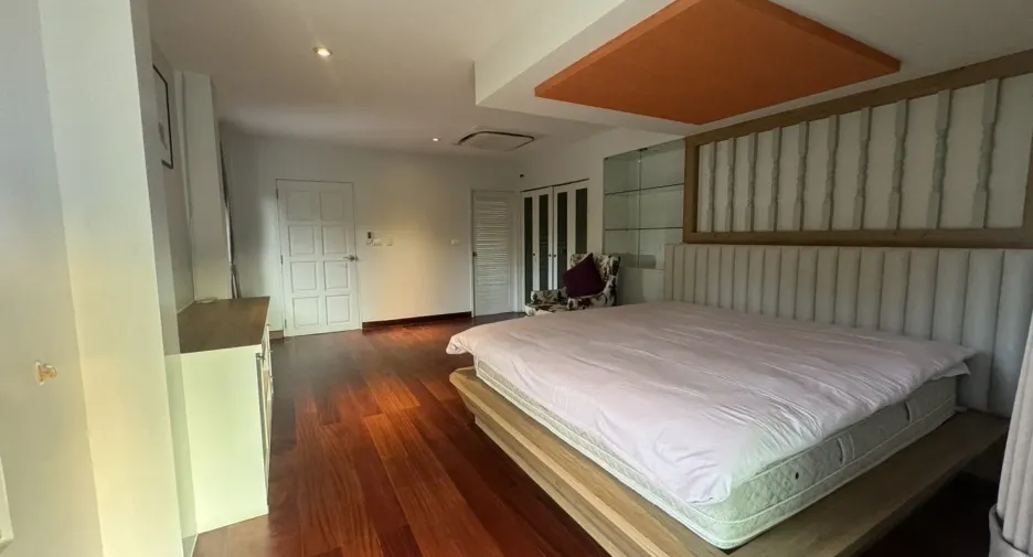 For rent 5 bedrooms house in Mueang Phuket, Phuket