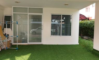 For sale 3 bedrooms townhouse in Khlong Sam Wa, Bangkok