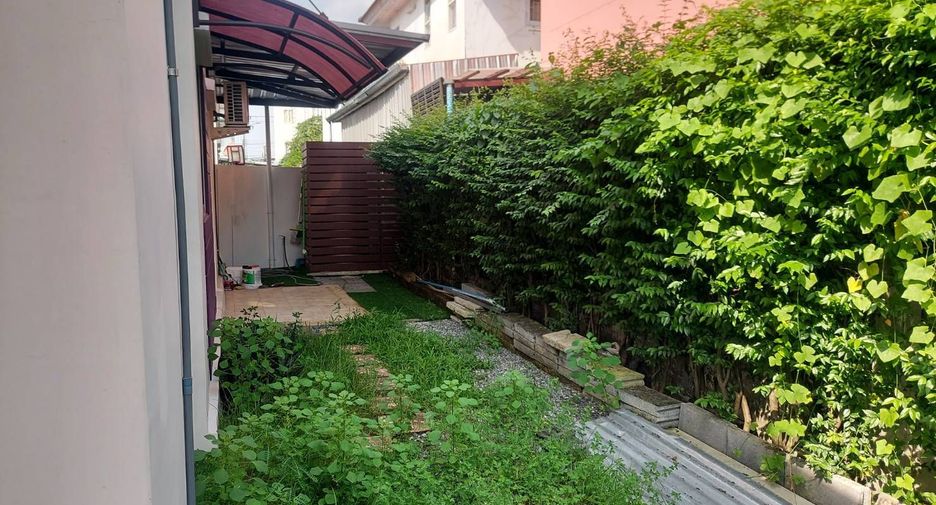 For sale 3 bedrooms townhouse in Khlong Sam Wa, Bangkok