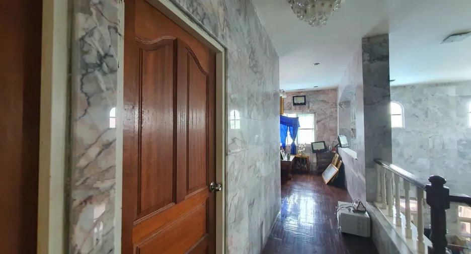 For sale 5 bedrooms house in Lat Krabang, Bangkok