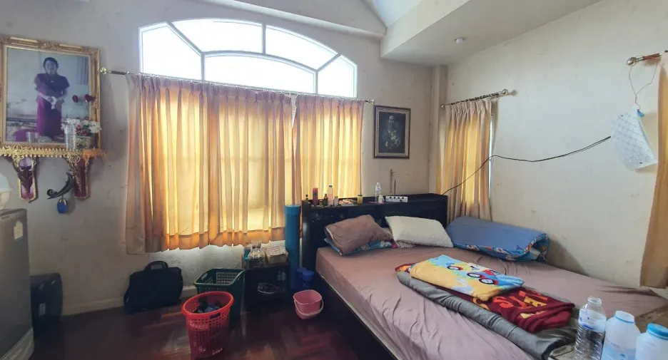 For sale 5 bedrooms house in Lat Krabang, Bangkok