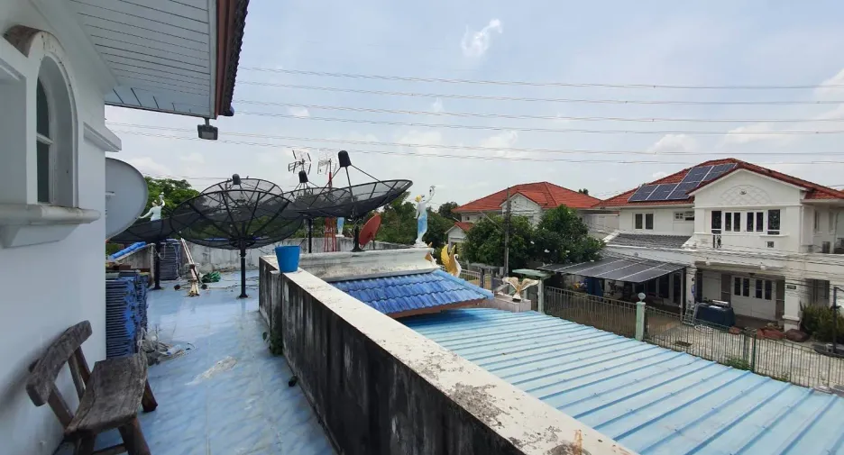 For sale 5 bedrooms house in Lat Krabang, Bangkok