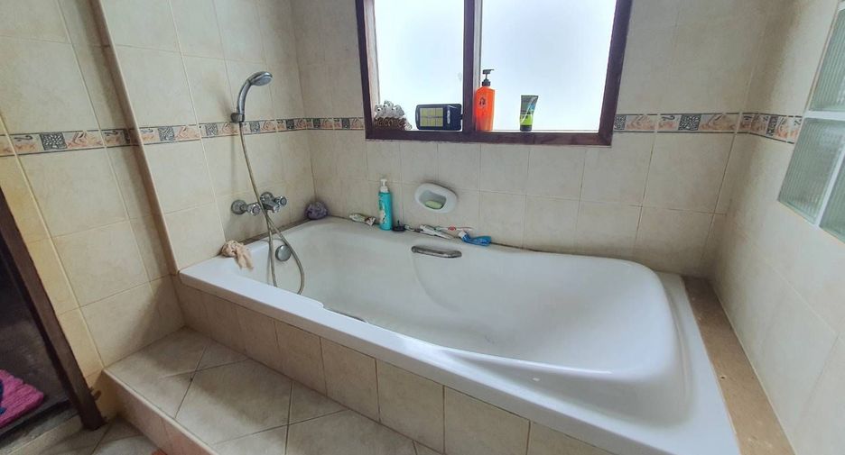 For sale 5 bedrooms house in Lat Krabang, Bangkok
