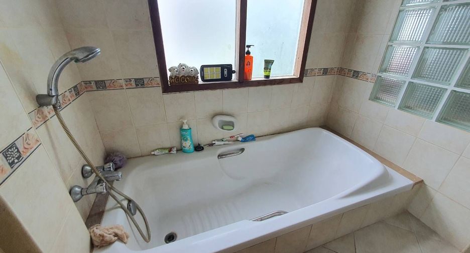 For sale 5 bedrooms house in Lat Krabang, Bangkok