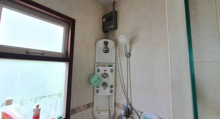 For sale 5 bedrooms house in Lat Krabang, Bangkok