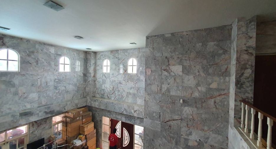 For sale 5 bedrooms house in Lat Krabang, Bangkok