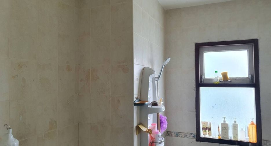 For sale 5 bedrooms house in Lat Krabang, Bangkok