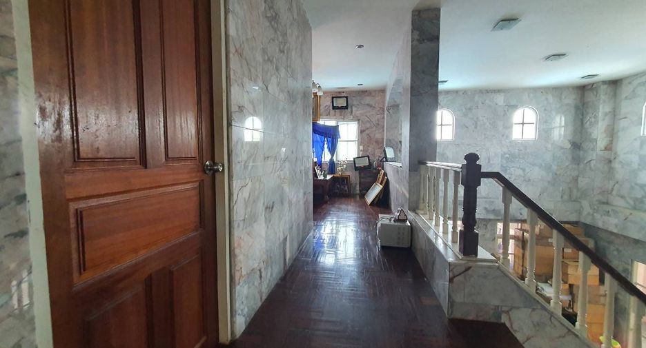 For sale 5 bedrooms house in Lat Krabang, Bangkok