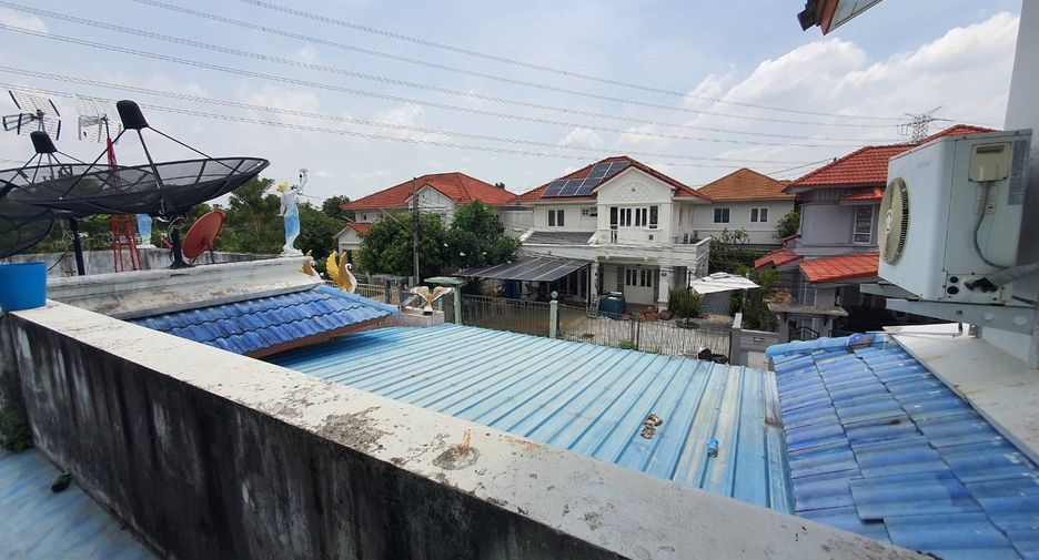 For sale 5 bedrooms house in Lat Krabang, Bangkok