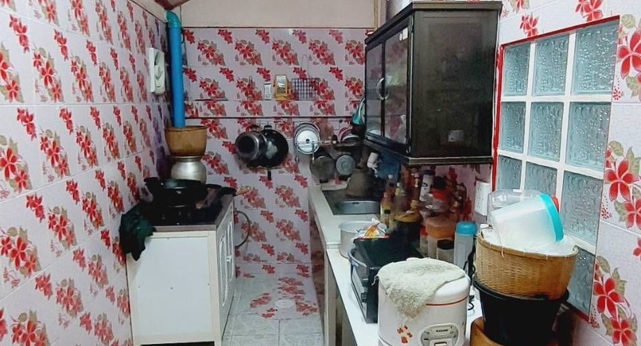 À vendre 2 chambres maison de ville à Pluak Daeng, Rayong