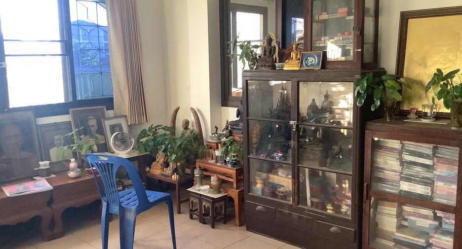For sale 3 bedrooms retail Space in Kantharawichai, Maha Sarakham