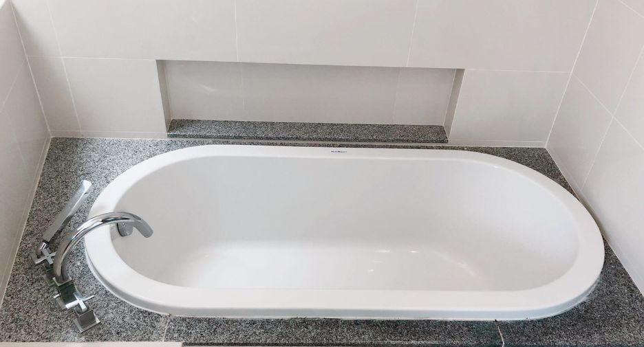 Condo en venta y en alquiler de 3 habitaciones en Khlong Toei, Bangkok