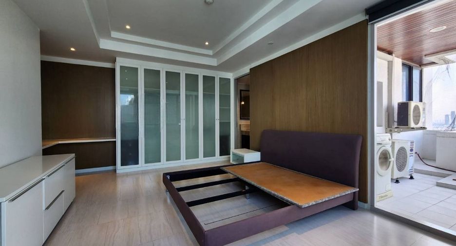 For sale 2 bedrooms condo in Yan Nawa, Bangkok