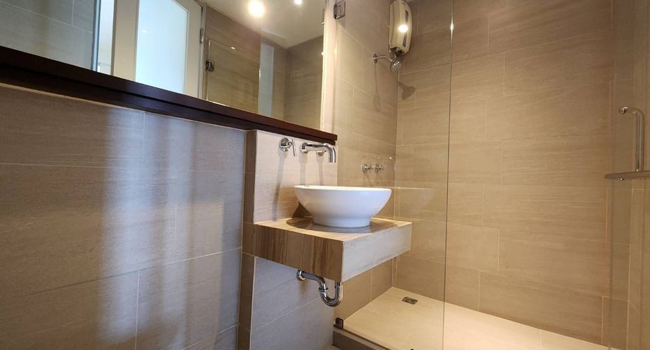 For sale 2 bedrooms condo in Yan Nawa, Bangkok