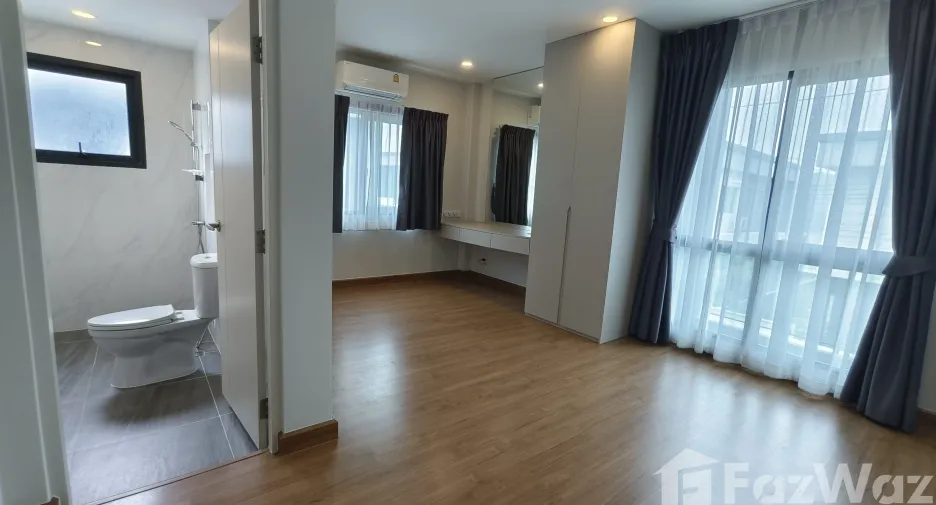 Casa en venta y en alquiler de 4 habitaciones en Mueang Pathum Thani, Pathum Thani