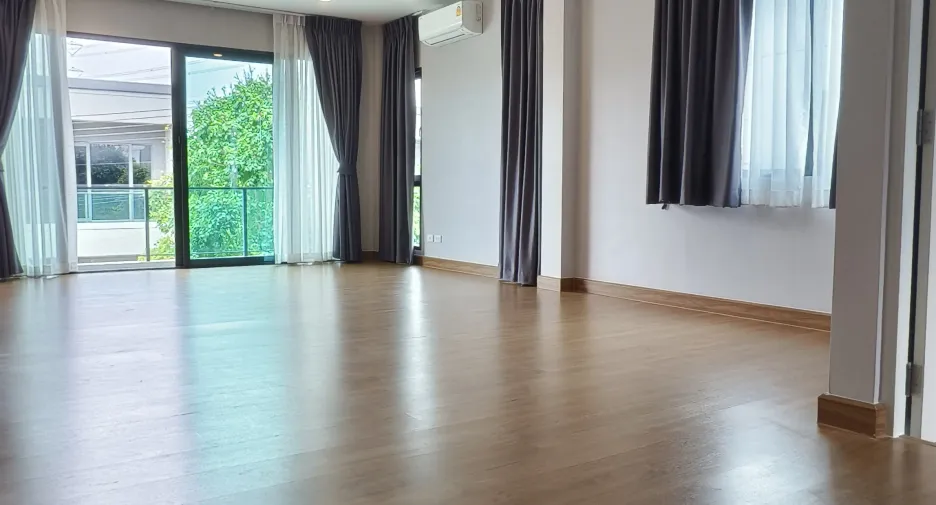 Casa en venta y en alquiler de 4 habitaciones en Mueang Pathum Thani, Pathum Thani