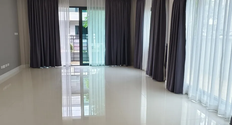 Casa en venta y en alquiler de 4 habitaciones en Mueang Pathum Thani, Pathum Thani
